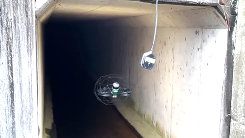 ボックスカルバートに進入するELIOS 3